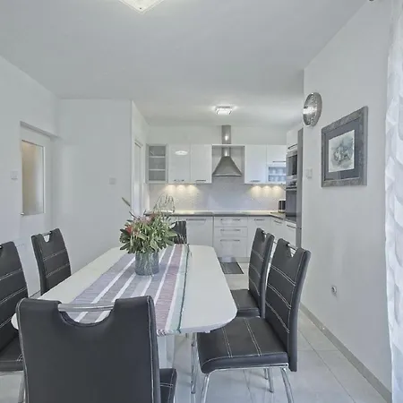 Bili Apartmán Postira